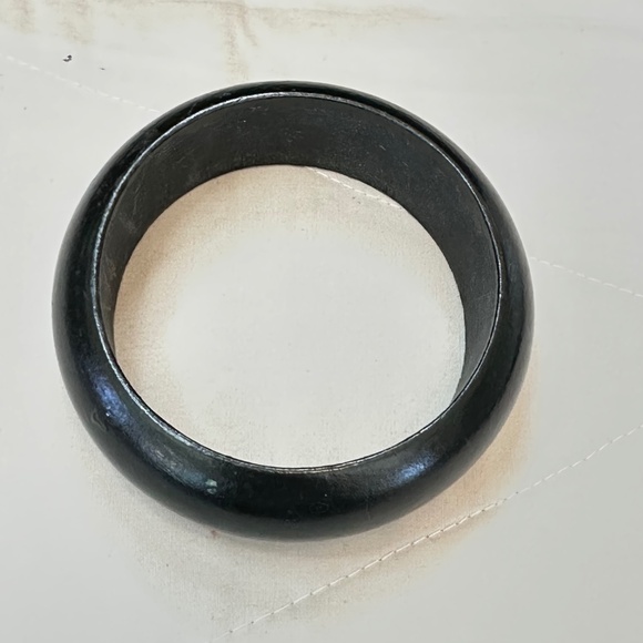 Wide, Black Wooden Bangle Bracelet. Vintage, 1960’s-1990’s - Picture 12 of 13